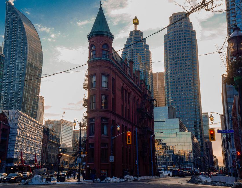 Toronto Showcases Rising Artists Across Music, Theatre This Weekend